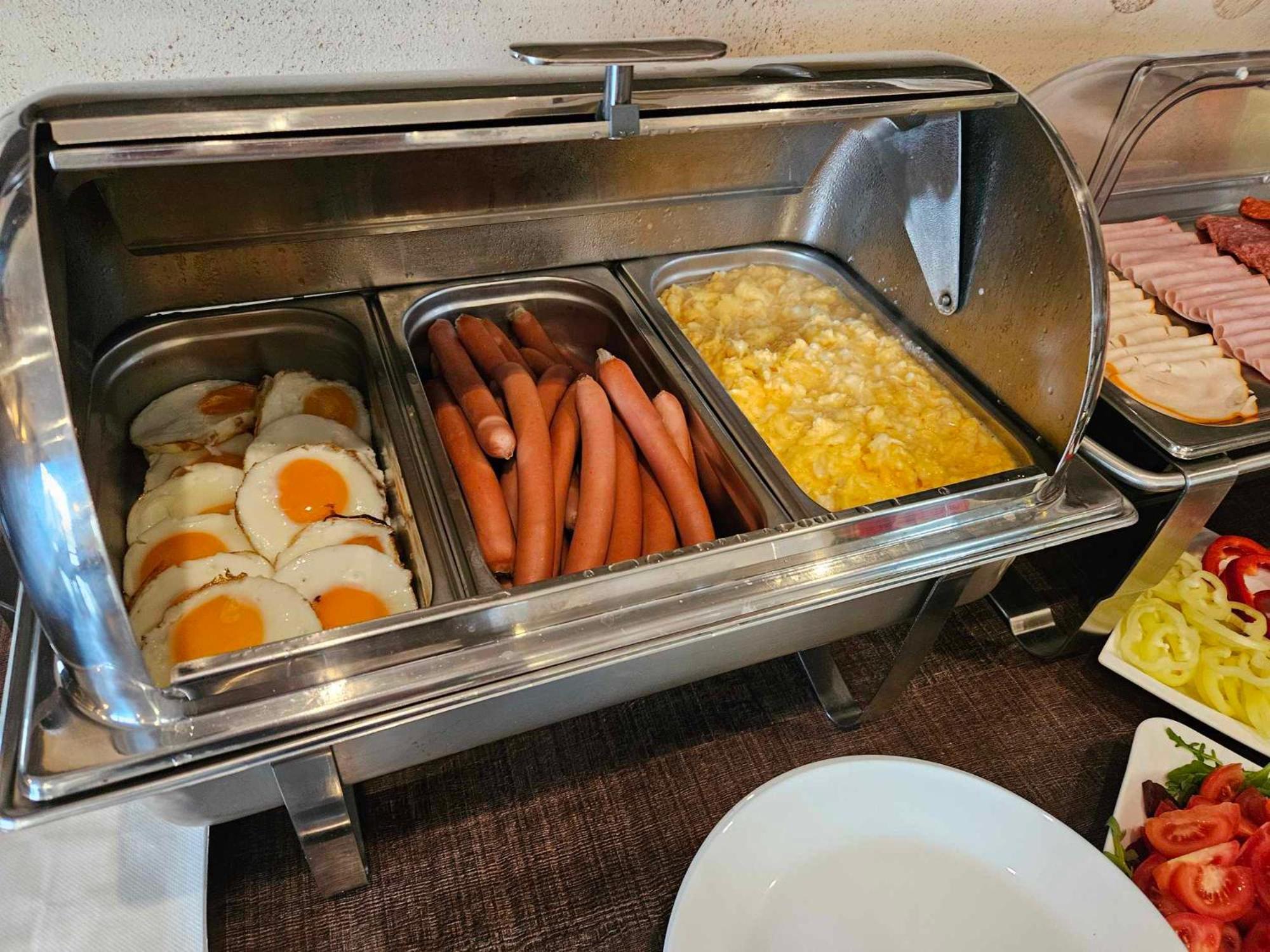 Grand Hotel Senica, Garni מראה חיצוני תמונה
