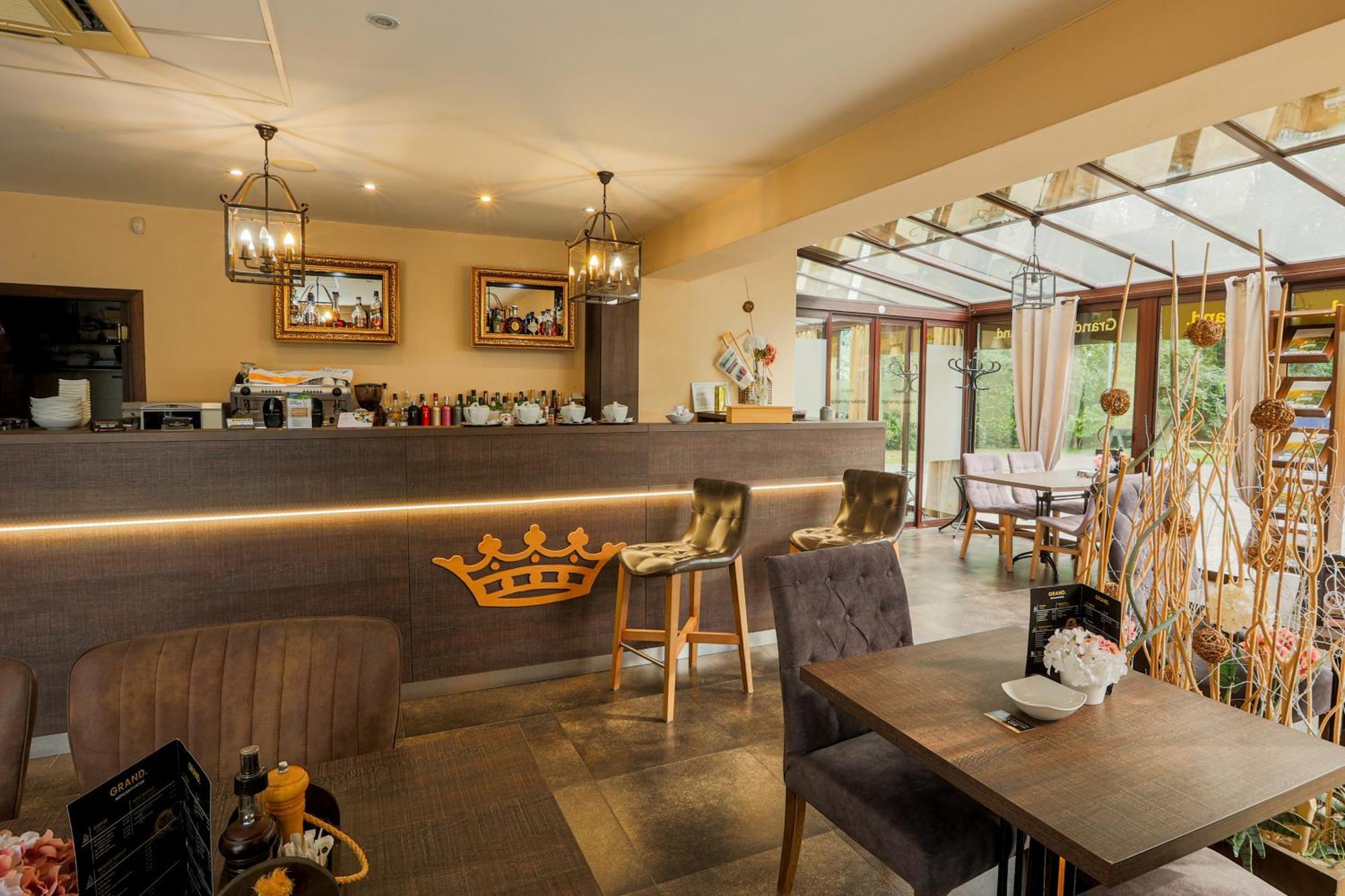 Grand Hotel Senica, Garni מראה חיצוני תמונה