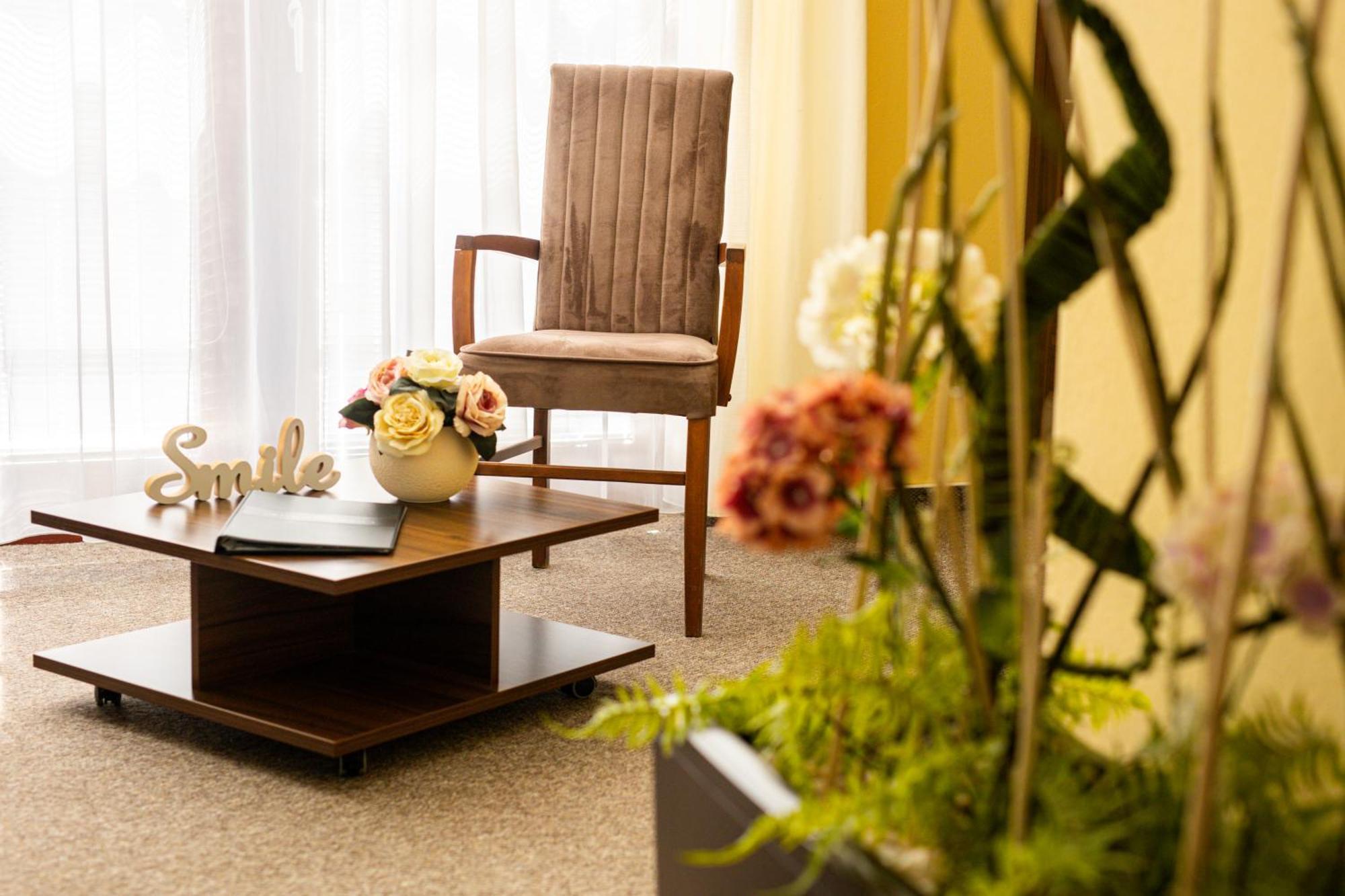 Grand Hotel Senica, Garni מראה חיצוני תמונה