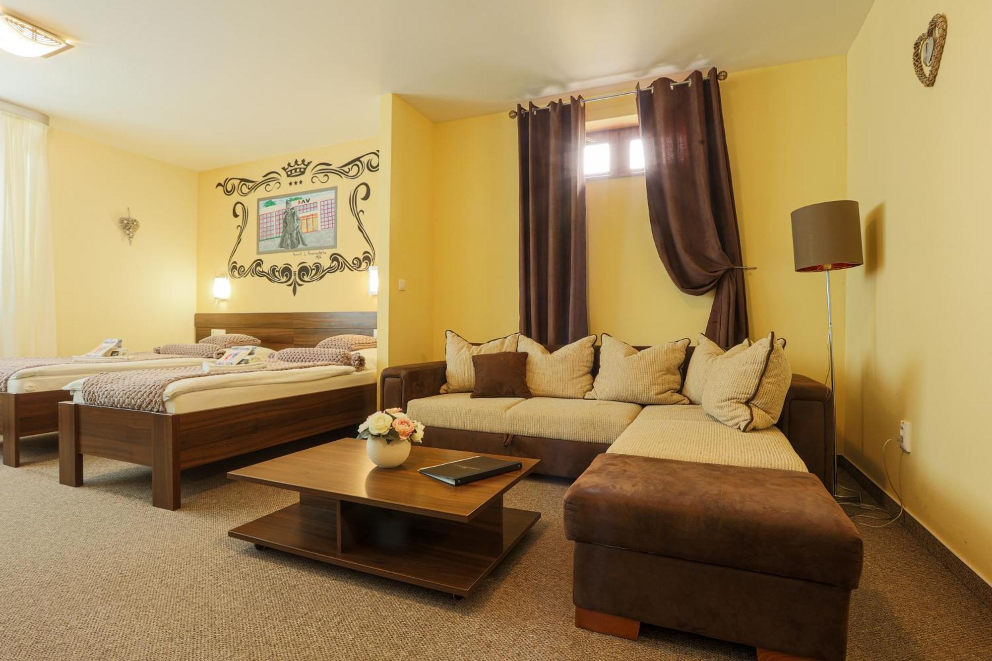 Grand Hotel Senica, Garni מראה חיצוני תמונה