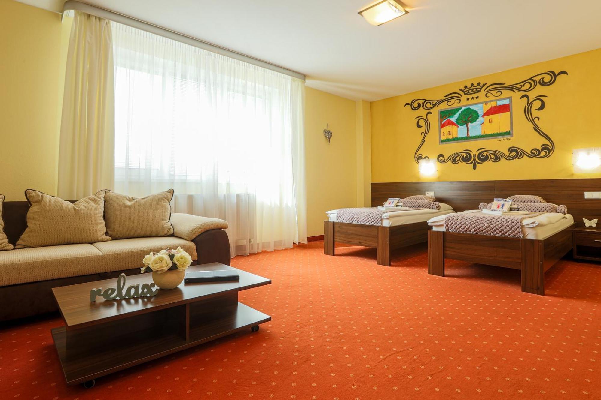Grand Hotel Senica, Garni מראה חיצוני תמונה